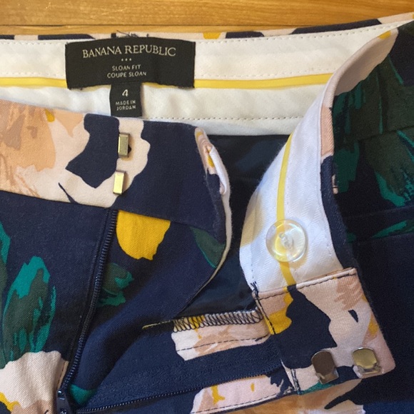 Flowery pants - Picture 2 of 3